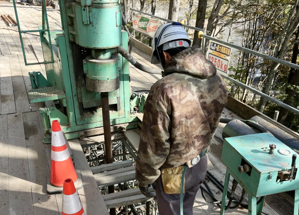 長野県秋山郷の道路拡幅工事